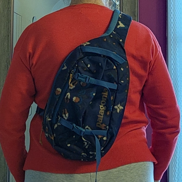 Patagonia Unisex Sling Bag - Picture 2 of 10